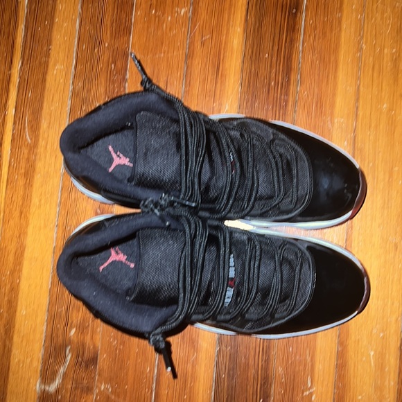 Men’s Jordan Retro 11 “Bred” - Picture 3 of 5